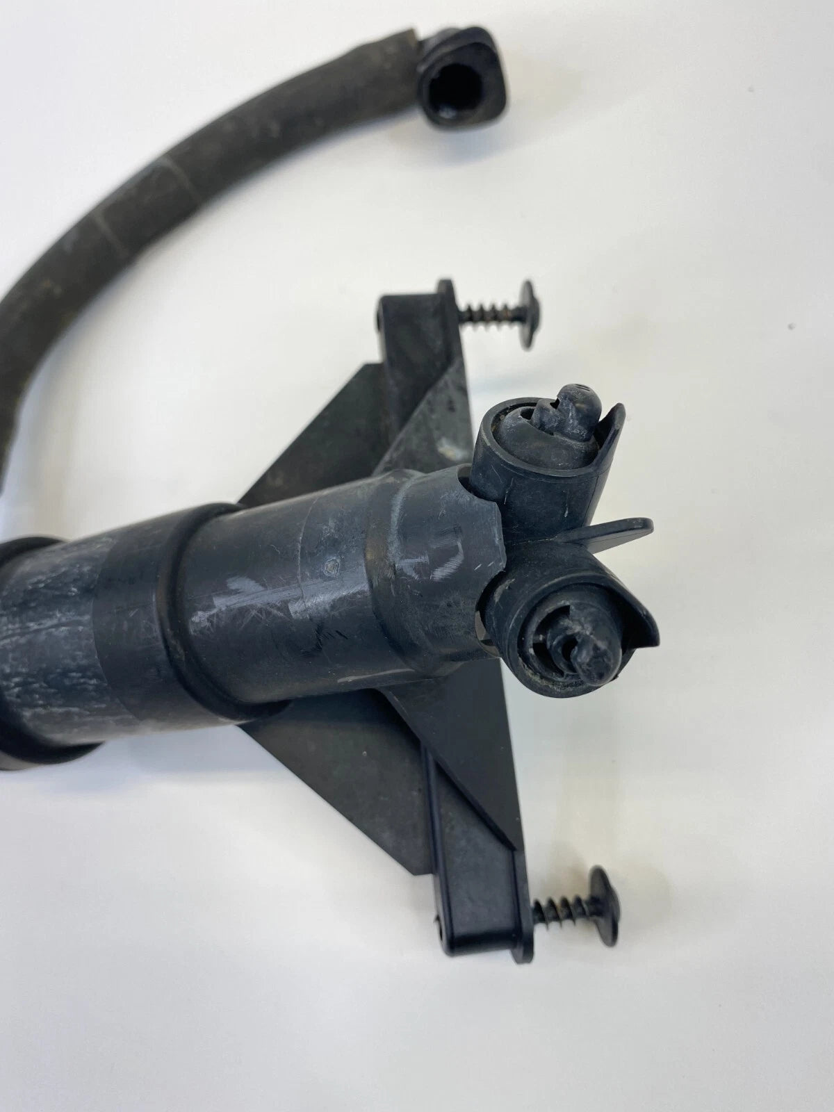 04-07 BMW 530I 525I 06-10 BMW 550I RIGHT HEADLIGHT HEADLAMP WASHER NOZZLE OEM