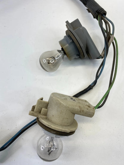 2000-2003 GMC YUKON REAR LEFT DRIVER SIDE TAIL LIGHT TAILLIGHT SOCKET CONNECTOR