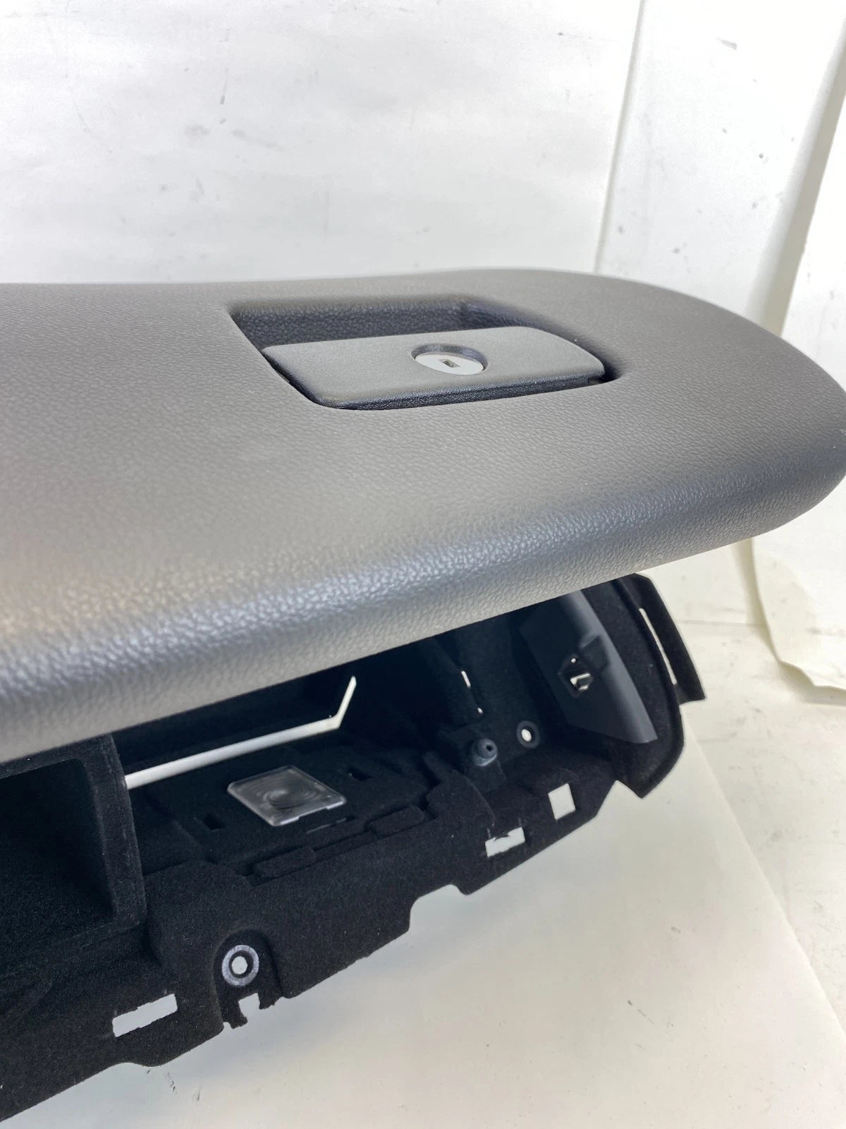 2013-2019 CADILLAC ATS BOX LOCK LATCH HANDLE STORAGE COMPARTMENT 22961869 OEM