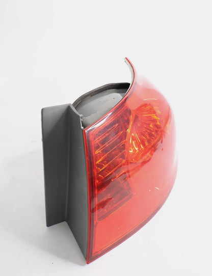 2007-2010 HYUNDAI ELANTRA SEDAN RIGHT PASSENGER SIDE OUTER TAIL LIGHT LAMP OEM