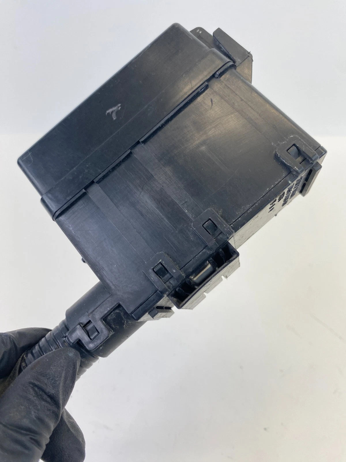 2012-2019 Nissan Versa Engine 1.6L SEDAN Engine Fuse Junction Box 24372-1HK0A