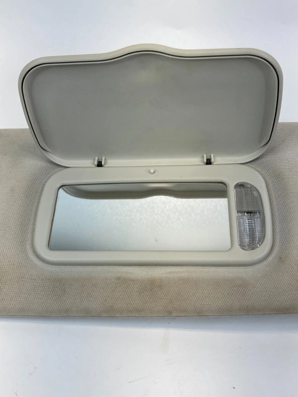 08-10 GRAND CARAVEN TOWN & COUNTRY RIGHT PASSENGER SUNVISOR SUN VISOR W/ LIGHT