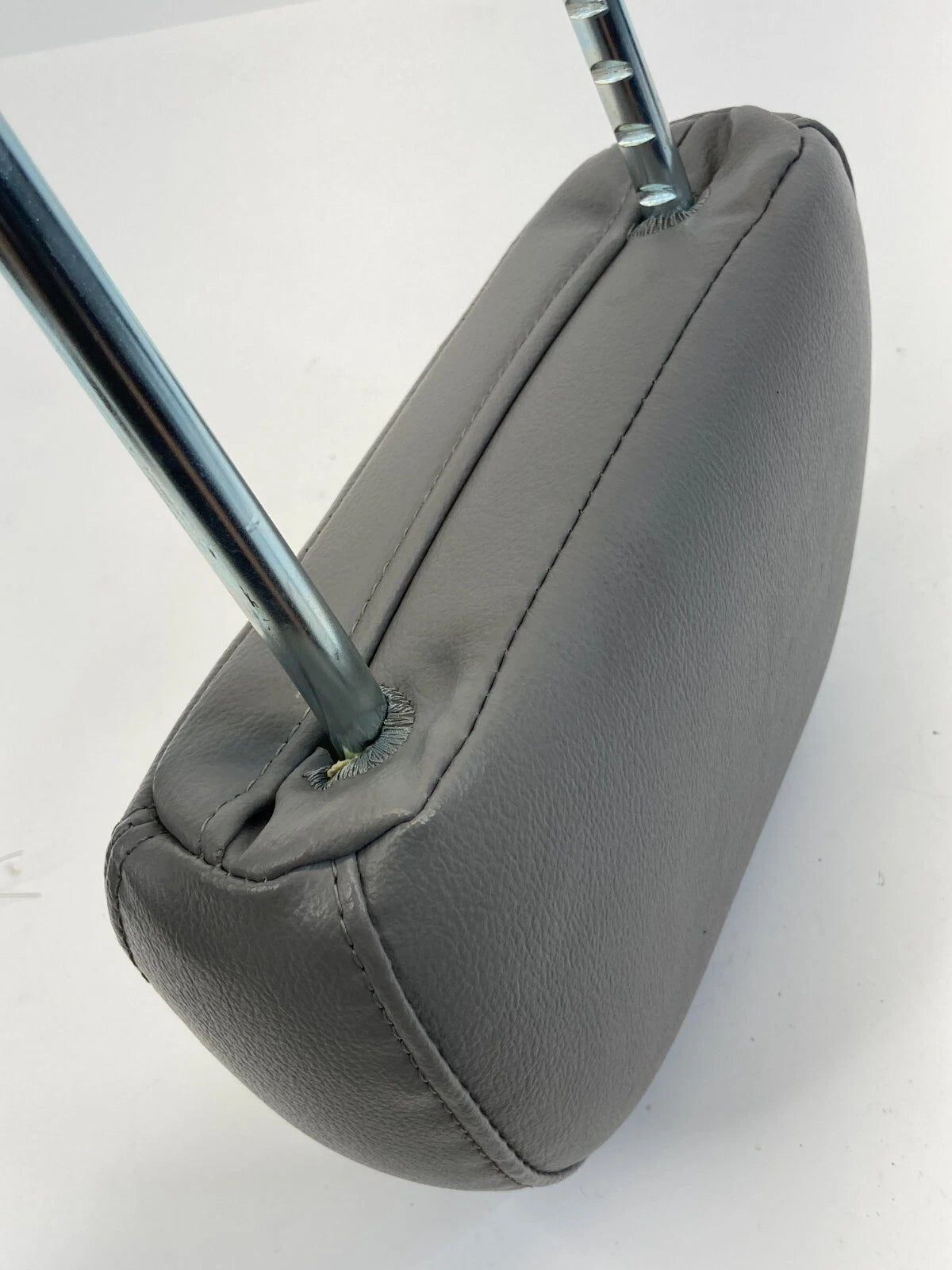 2002 2003 2004 2005 FORD EXPLORER FRONT LEFT DRIVER SEAT HEADREST HEAD REST