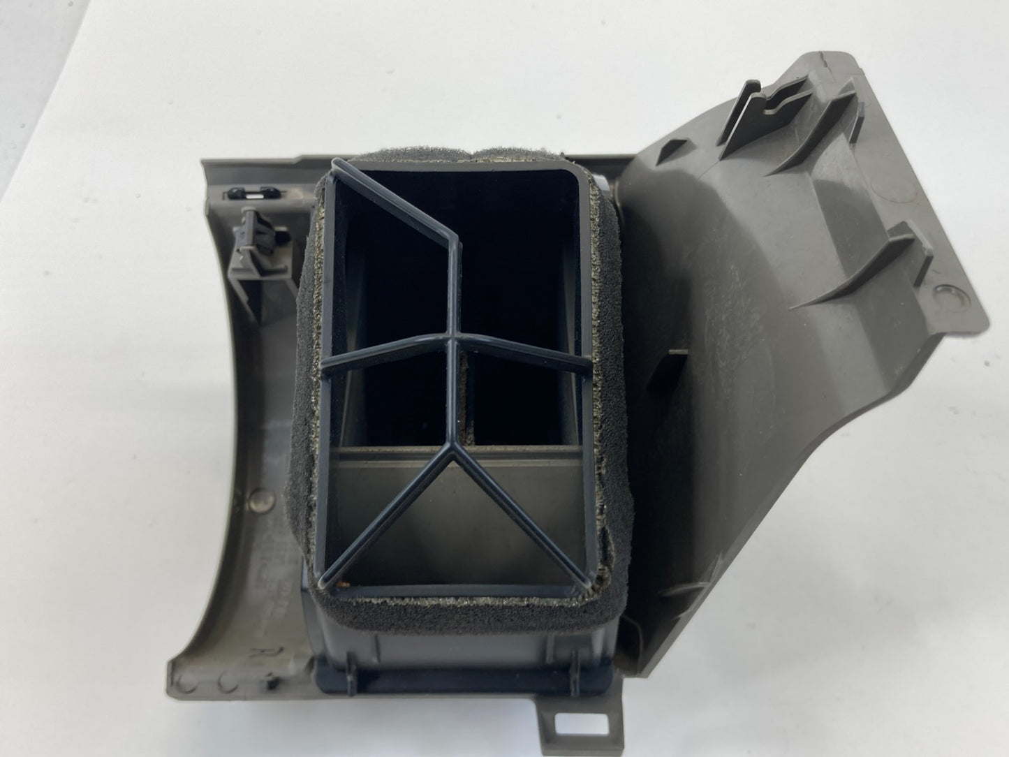 2003 2004 Infiniti G35 Dash Left Driver Outer A/C Air Vent Outlet E577-4112-500