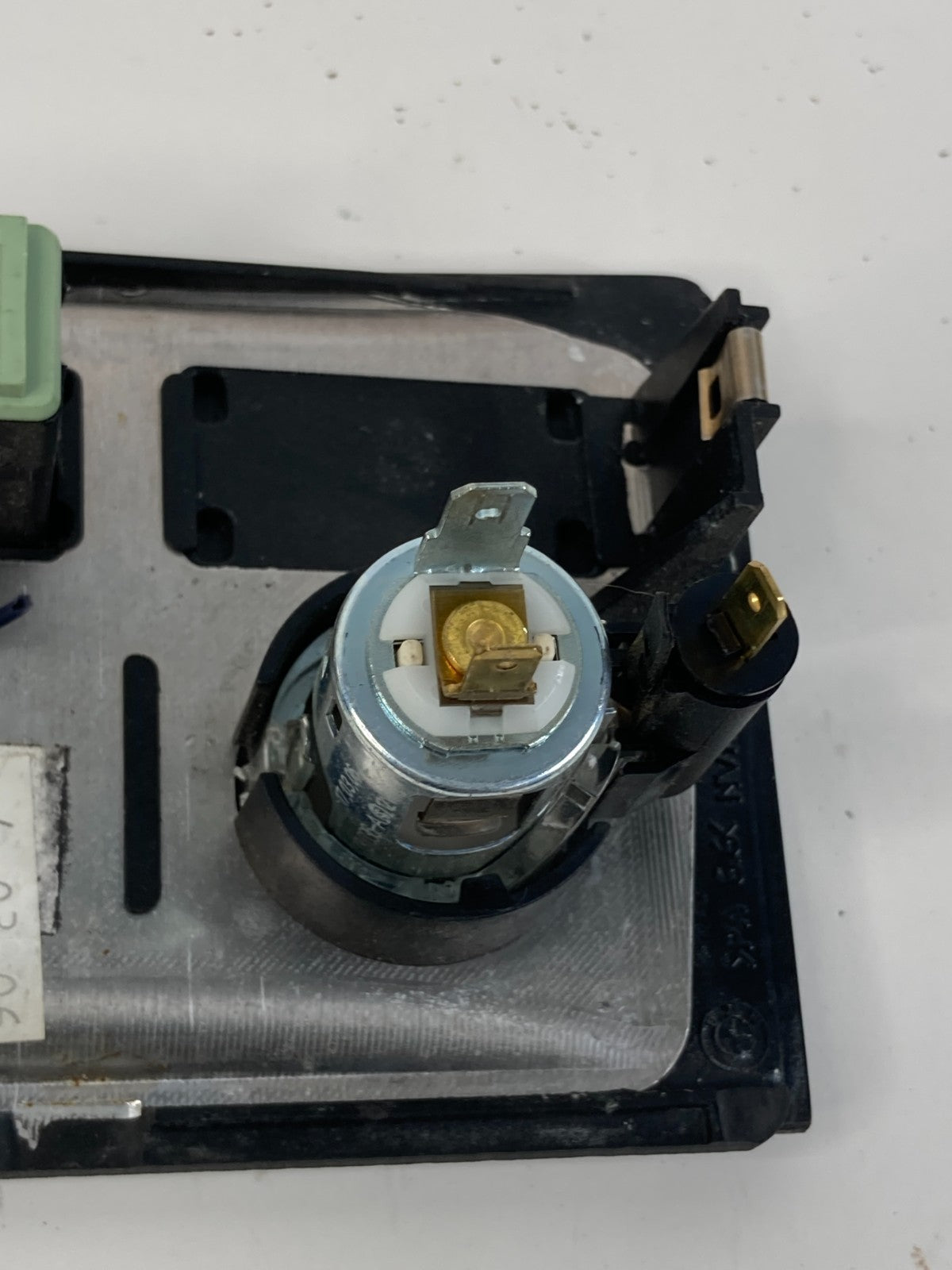 2006 2007 BMW 530xi Rear Center Console Power Outlet Lighter Socket 6951150 OEM