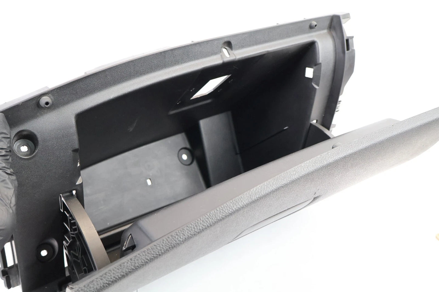 2016-2019 CHEVROLET CRUZE DASH GLOVE BOX STORAGE COMPARTMENT ASSEMBLY 39013517
