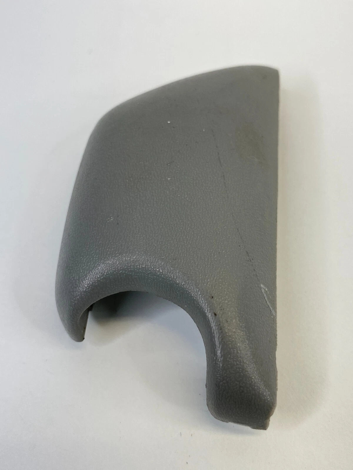 2004 2005 TOYOTA RAV4 FRONT LEFT SEAT BELT UPPER COVER TRIM CAP 14106TS0P5 OEM