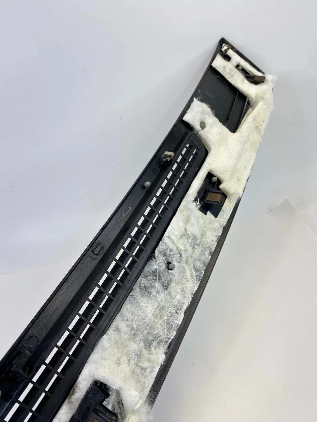 2003-2005 FORD CROWN VICTORIA FRONT DASH WINDSHIELD DEFROSTER GRILLE COVER PANEL