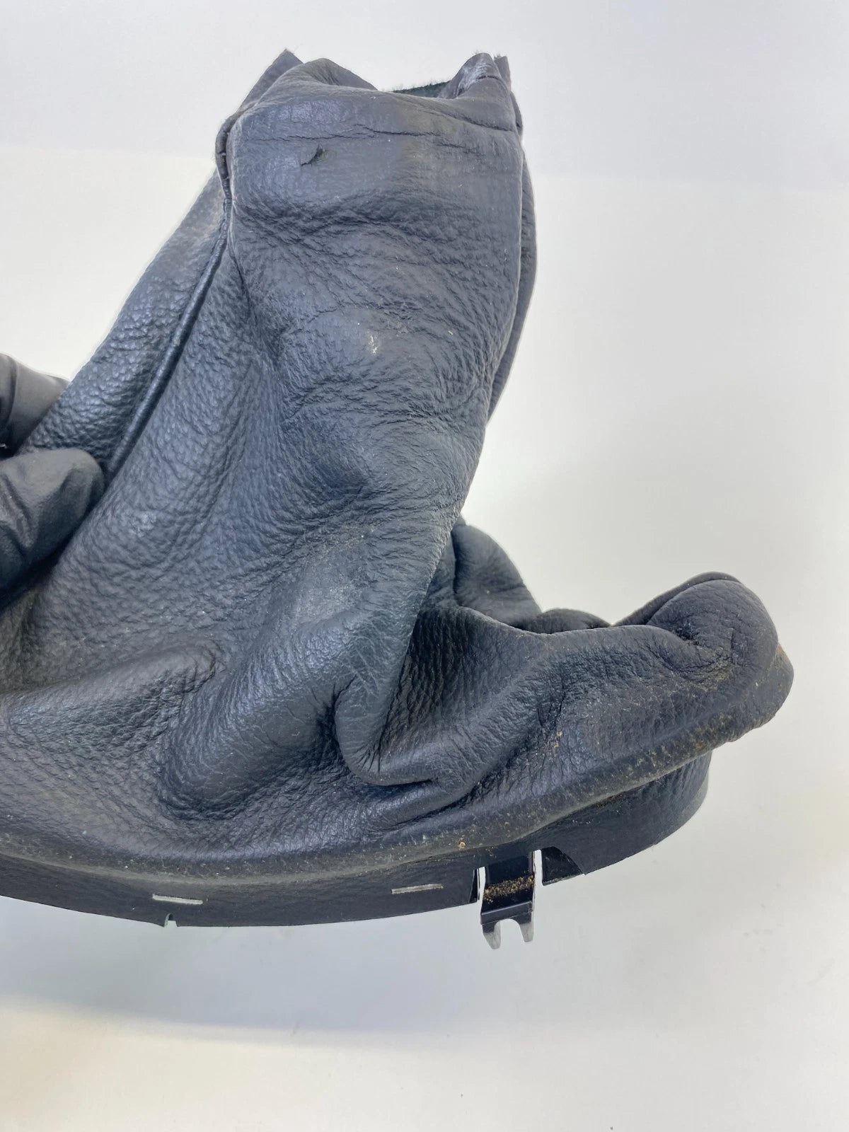 06 07 BMW 530XI EMERGENCY PARKING BRAKE BOOT HANDLE COVER LEATHER 34427034091