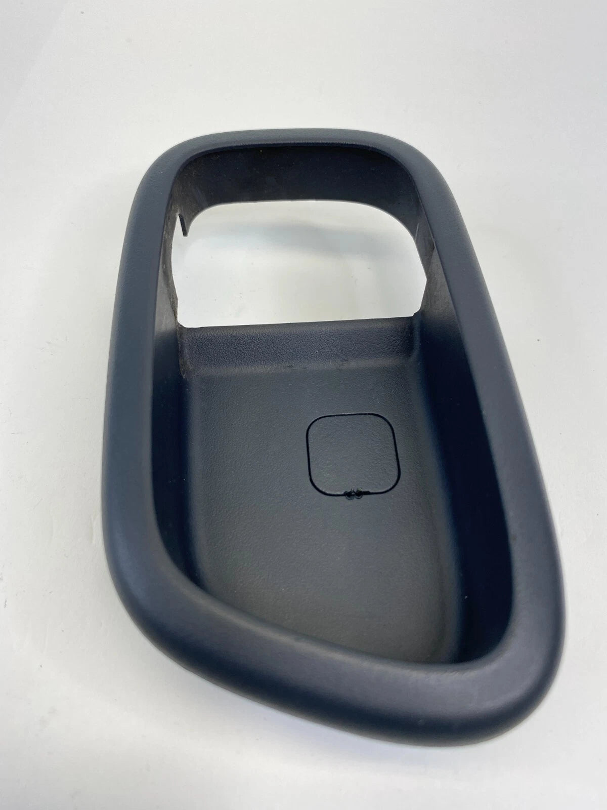 06-11 HYUNDAI ACCENT SEDAN REAR LEFT INTERIOR DOOR HANDLE COVER BEZEL TRIM OEM