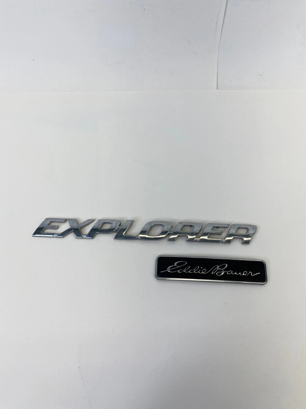 2002-2005 FORD EXPLORER REAR TRUNK LIFTGATE EMBLEM LOGO BADGE SYMBOL NAMEPLATE