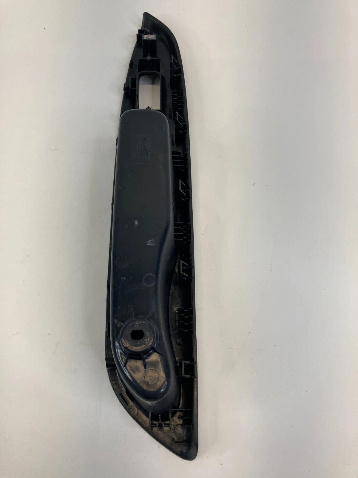 06 07 HYUNDAI ACCENT SEDAN REAR RIGHT SIDE DOOR WINDOW SWITCH BEZEL 83720-1E010
