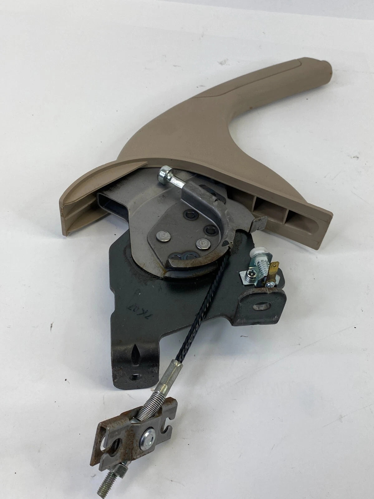 05 06 07 08 09 10 KIA SPORTAGE EMERGENCY PARKING BRAKE HANDLE LEVER ASSEMBLY OEM