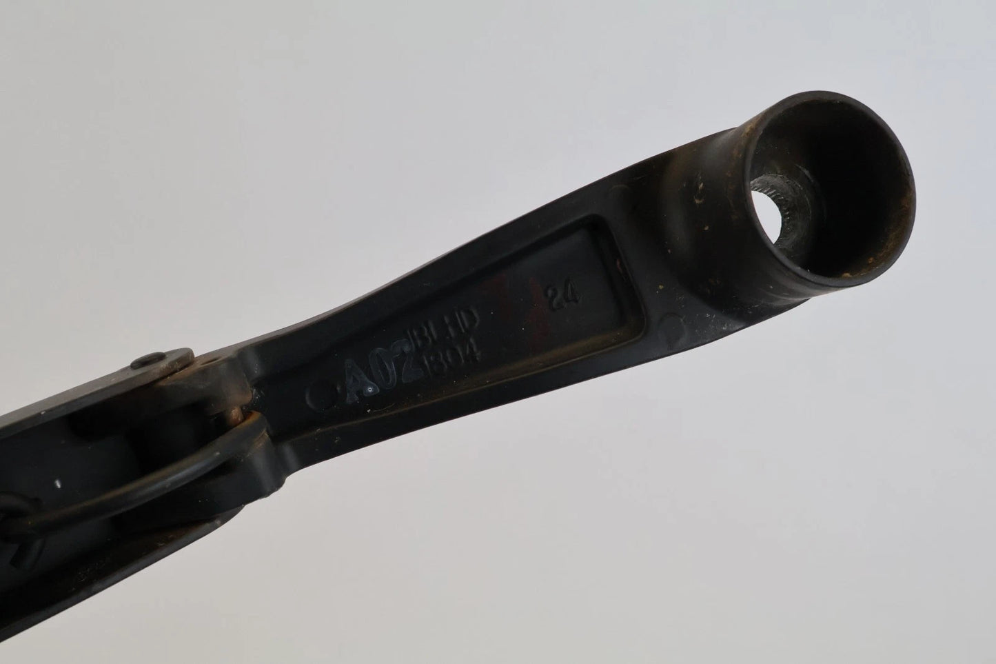 2006-2011 HYUNDAI ACCENT FRONT WINDSHIELD WIPER ARM PAIR SET OEM