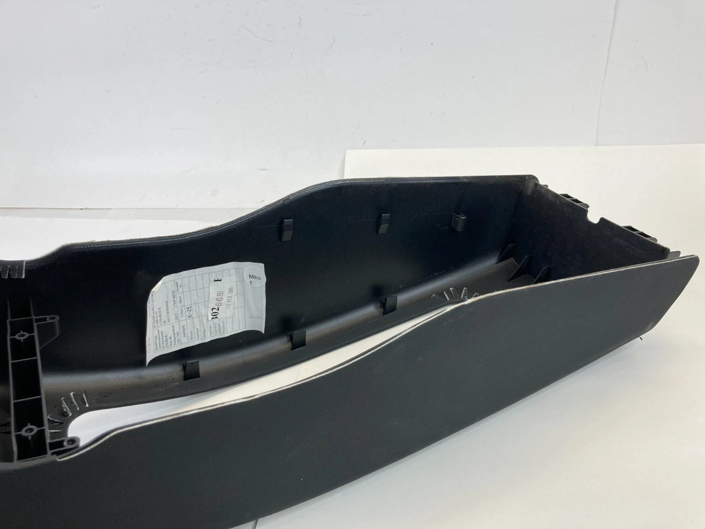 06-11 MERCEDES-BENZ CLS500 CLS550 REAR CENTER CONSOLE TRIM BEZEL W/AIR VENTS OEM