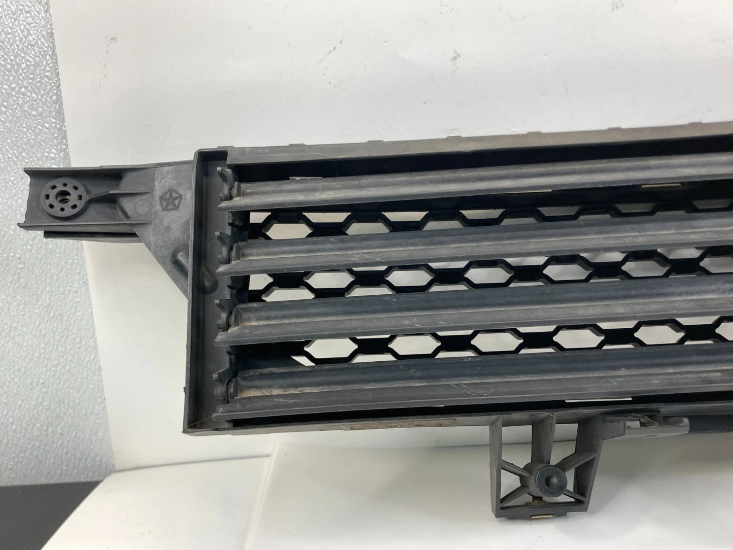 13 14 15 16 Dodge Dart Lower Front Bumper Shutter Grill Grille 68140950 OEM