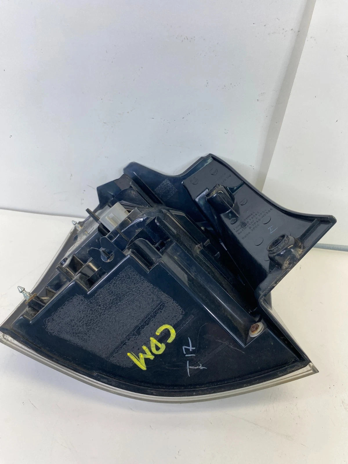 2007-2013 MITSUBISHI OUTLANDER RIGHT SIDE QUARTER PANEL TAILLIGHT TAIL LAMP OEM