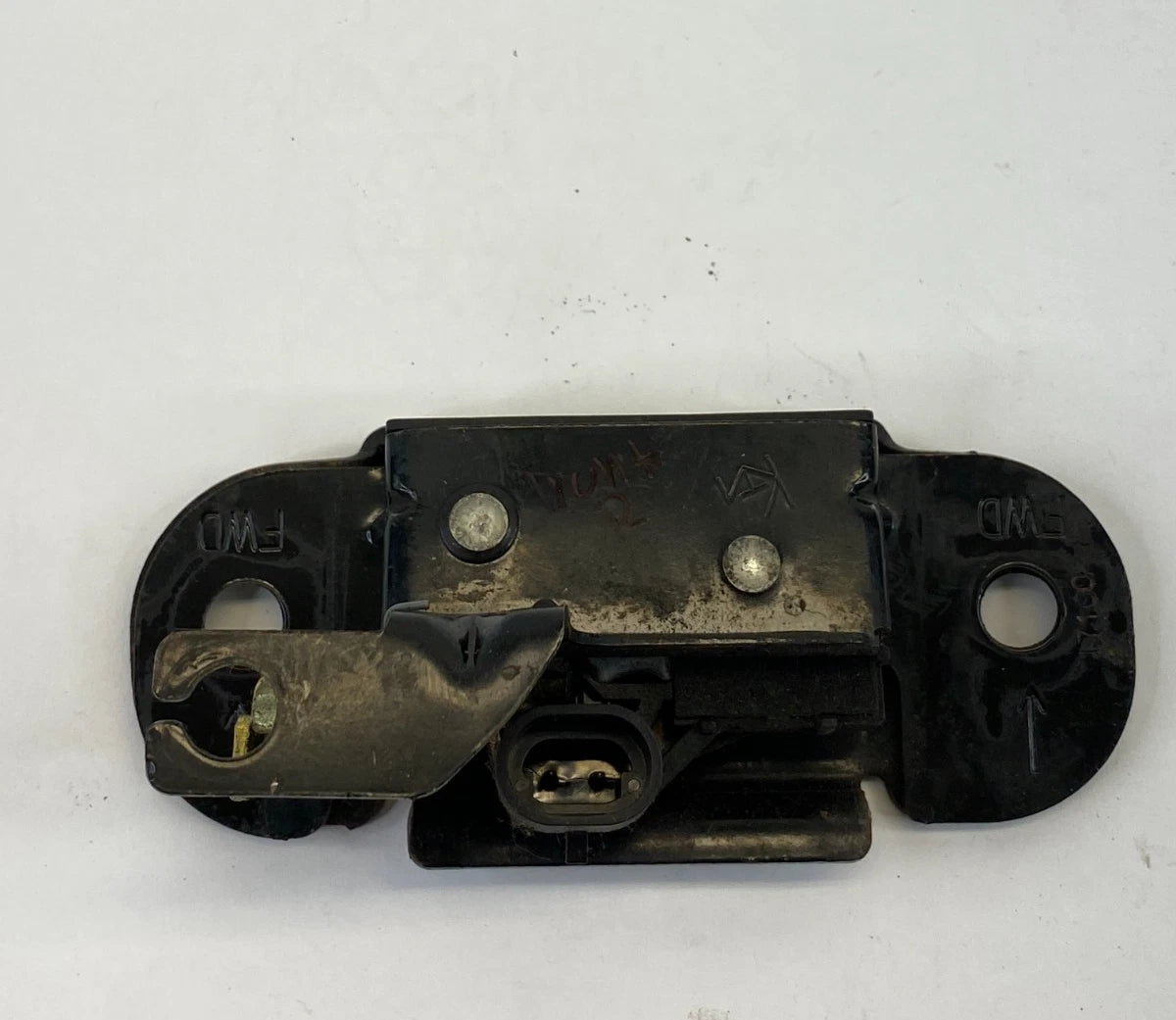 2000-2004 GMC YUKON REAR TRUNK LID DOOR LIFTGATE RIGHT SIDE LOWER LOCK LATCH OEM