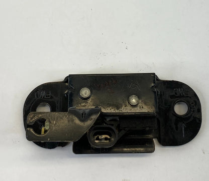 2000-2004 GMC YUKON REAR TRUNK LID DOOR LIFTGATE RIGHT SIDE LOWER LOCK LATCH OEM