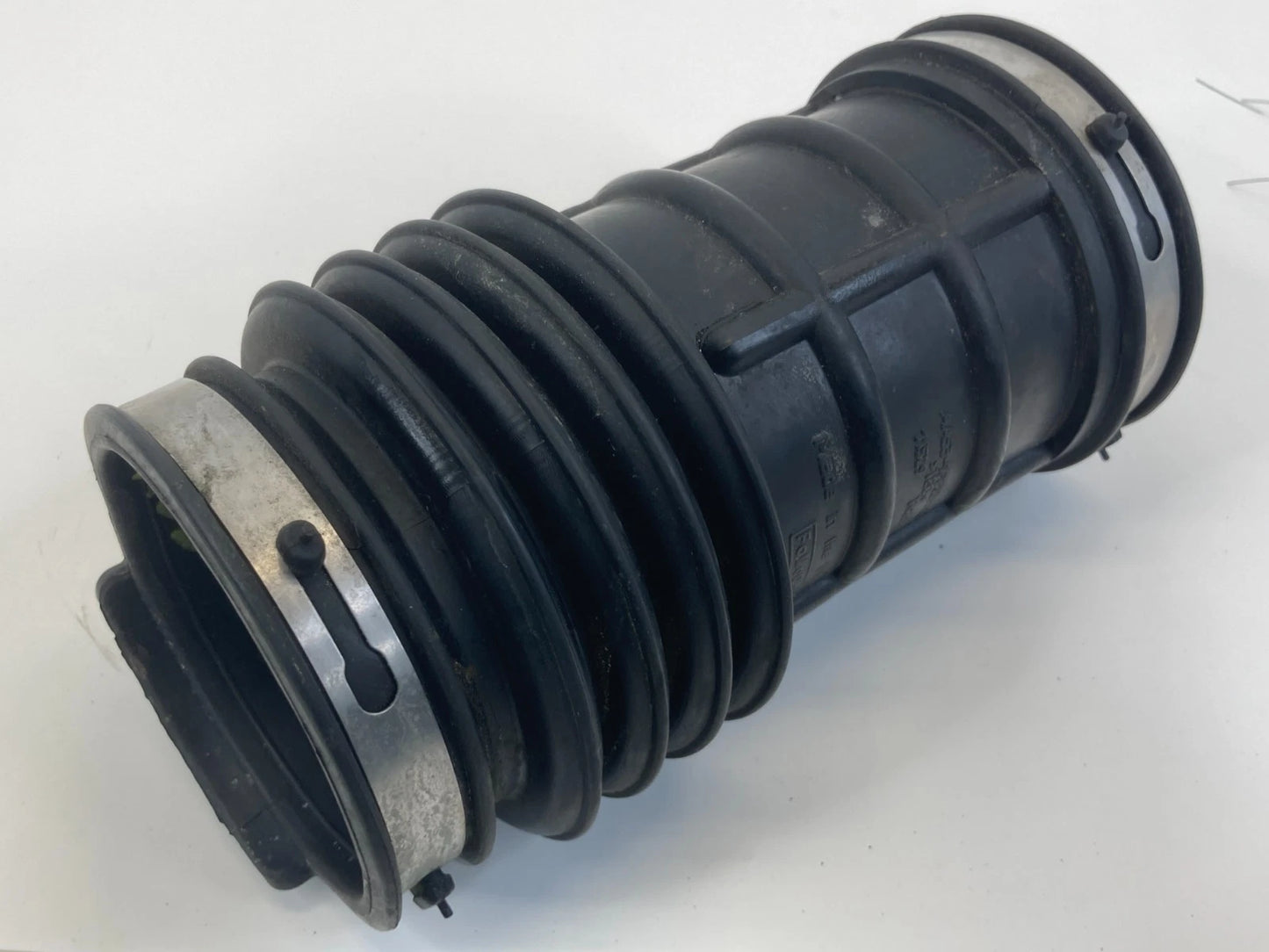 10-19 LINCOLN MKT 3.5L TURBO AT AIR CLEANER INTAKE HOSE DUCT AA53-9F805-AE OEM
