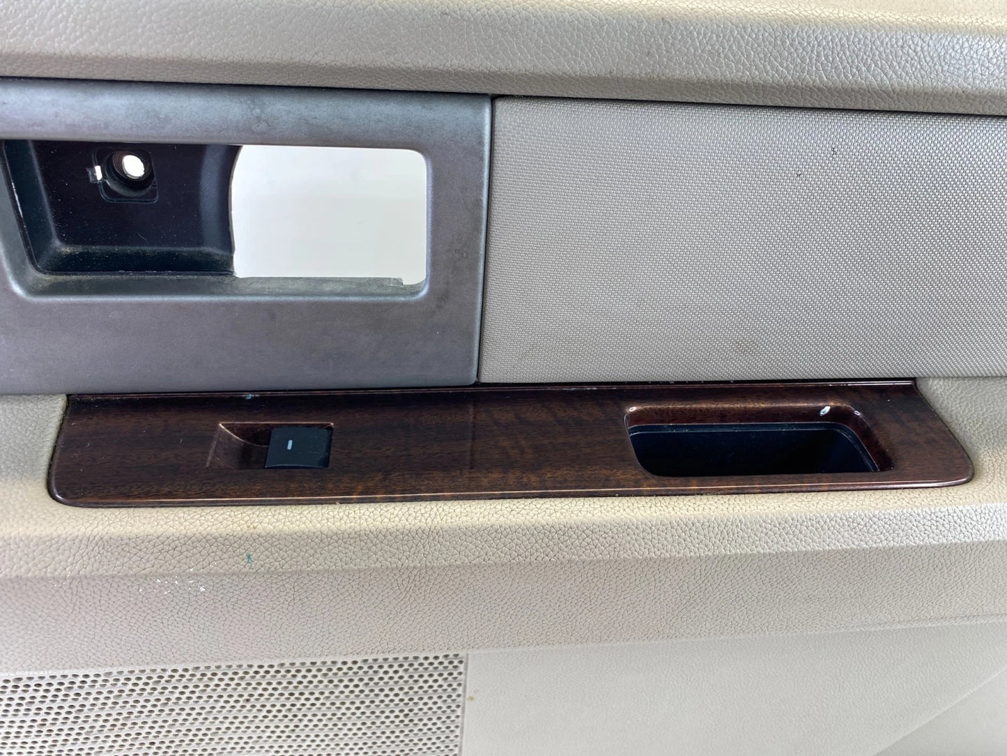 07-14 EXPEDITION REAR RIGHT BACK DOOR INTERIOR PANEL BEZEL TRIM 7L1Z4027406BA