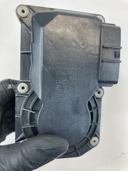 2004-2010 Volvo S40 2005-2007 Volvo V70 2005 S60 Throttle Body Valve OEM