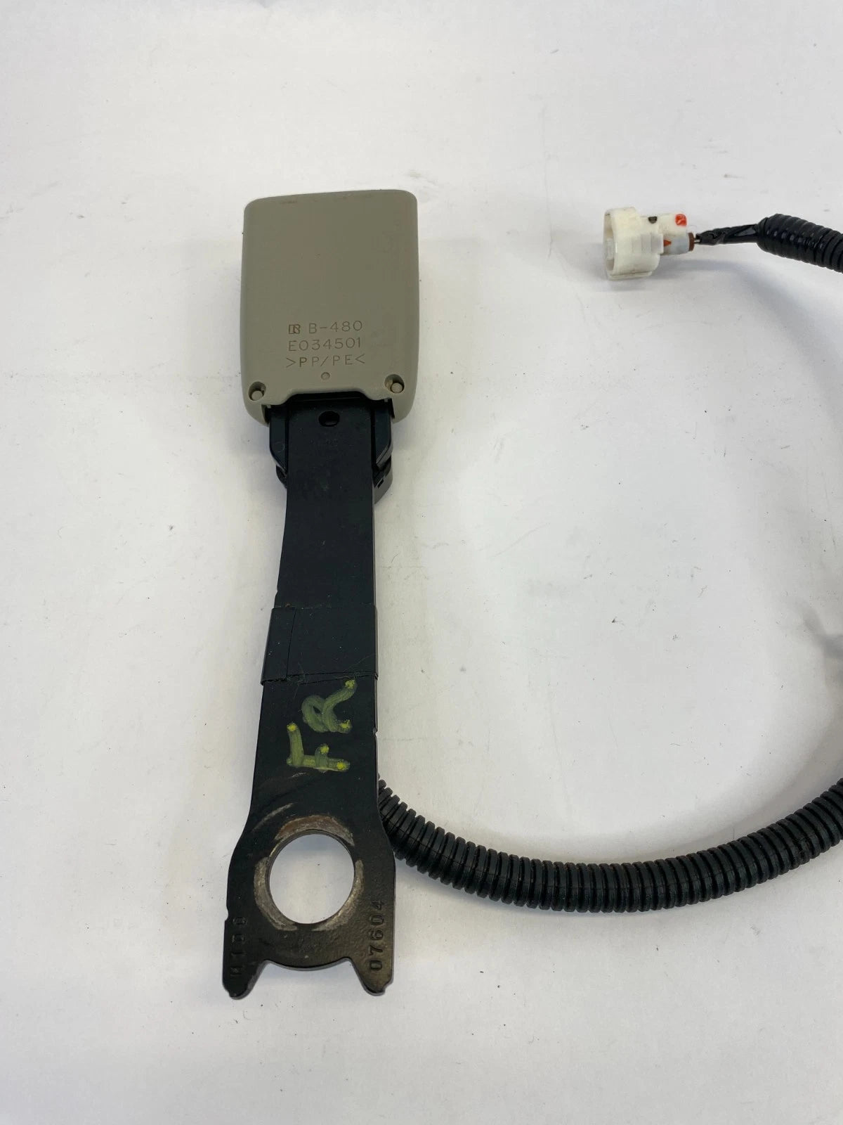 2010-2014 TOYOTA PRIUS FRONT RIGHT PASSENGER SIDE SEAT BELT BUCKLE OEM E034501