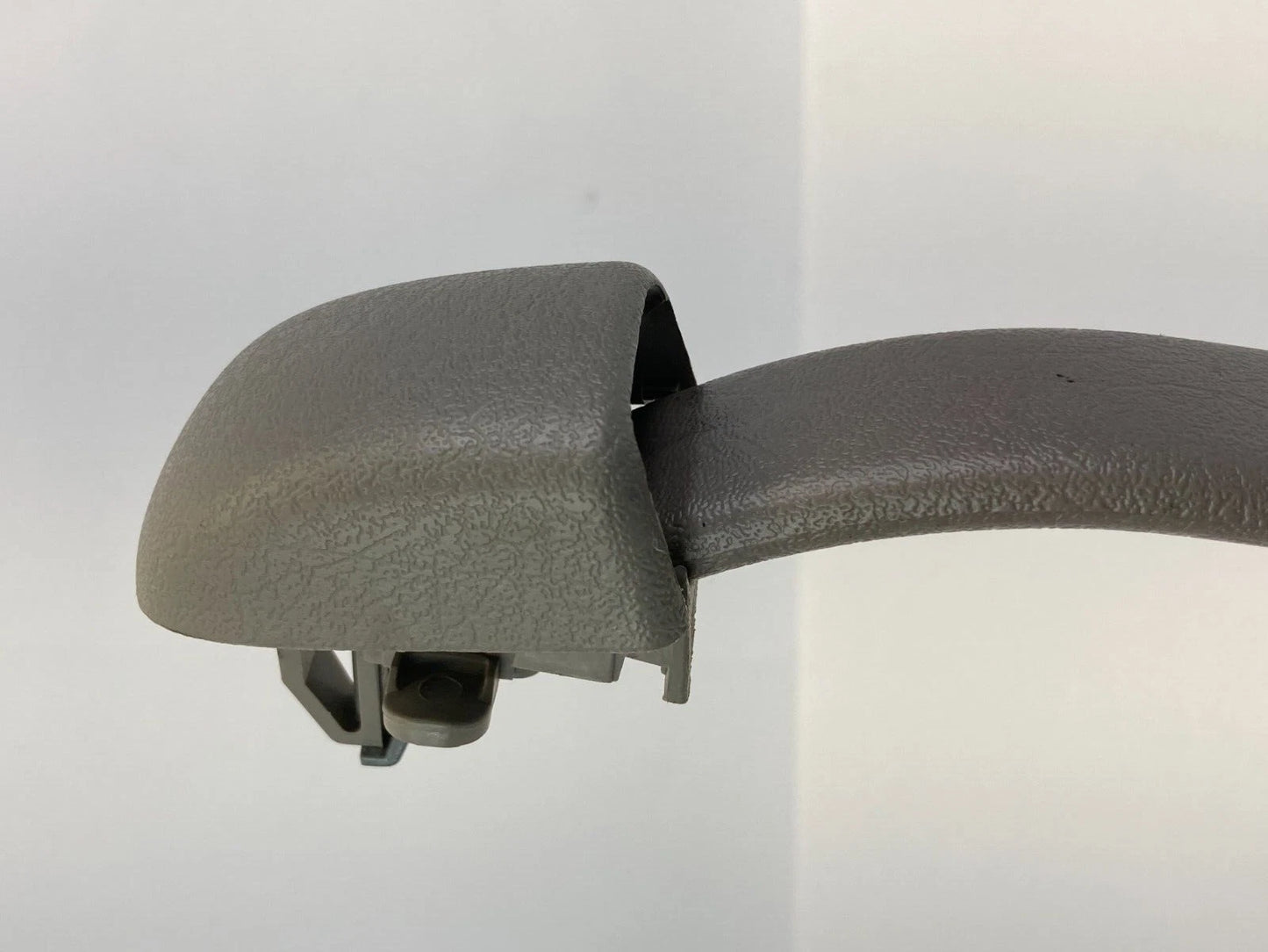 2002-2004 GMC ENVOY REAR LEFT SIDE INNER ROOF GRAB GRIP HANDLE RR LH OEM