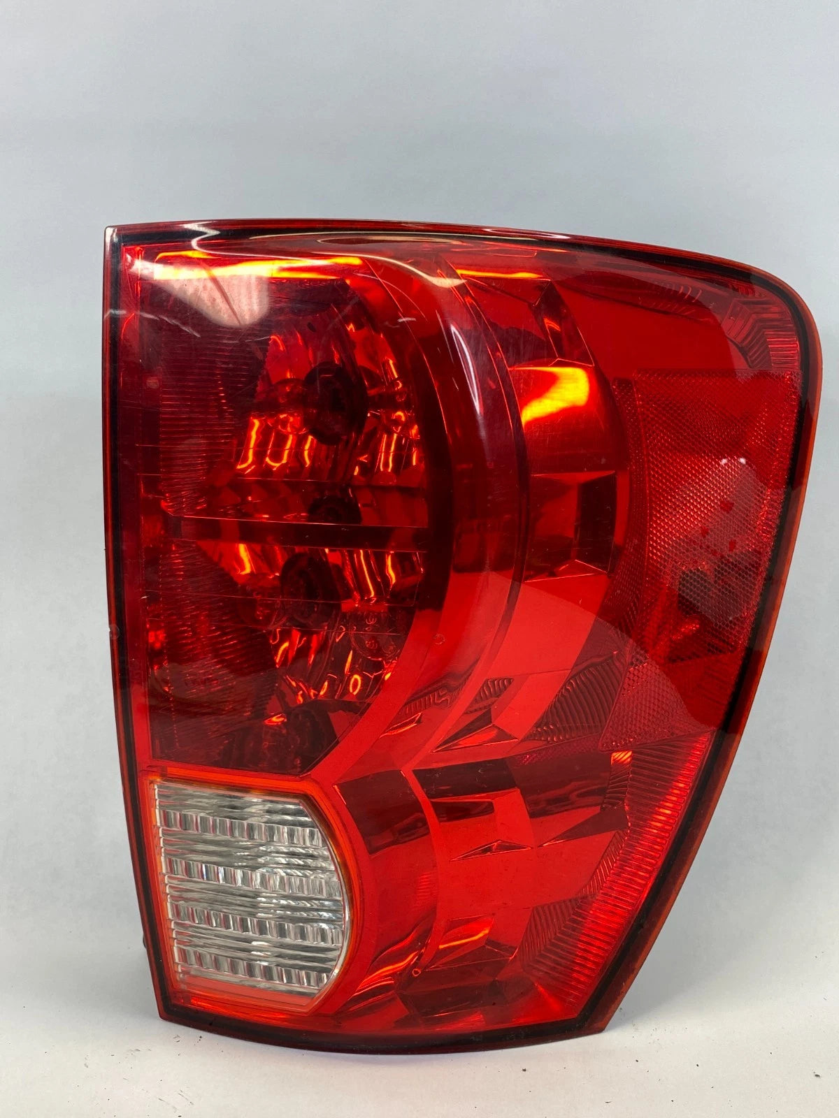 2006-2009 PONTIAC TORRENT TAILLIGHT BRAKE LAMP ASSEMBLY REAR RIGHT OEM FACTORY