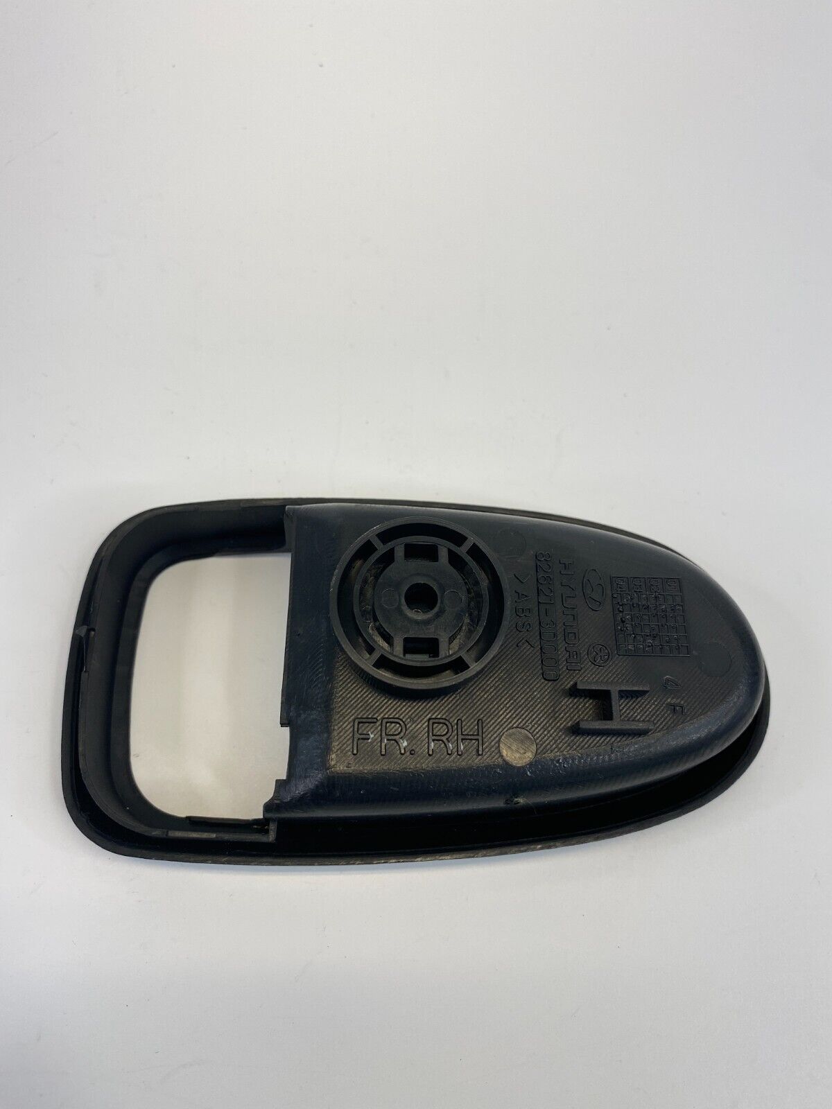 2002-2005 Hyundai Sonata Front Right Interior Door Handle Bezel Cover Trim