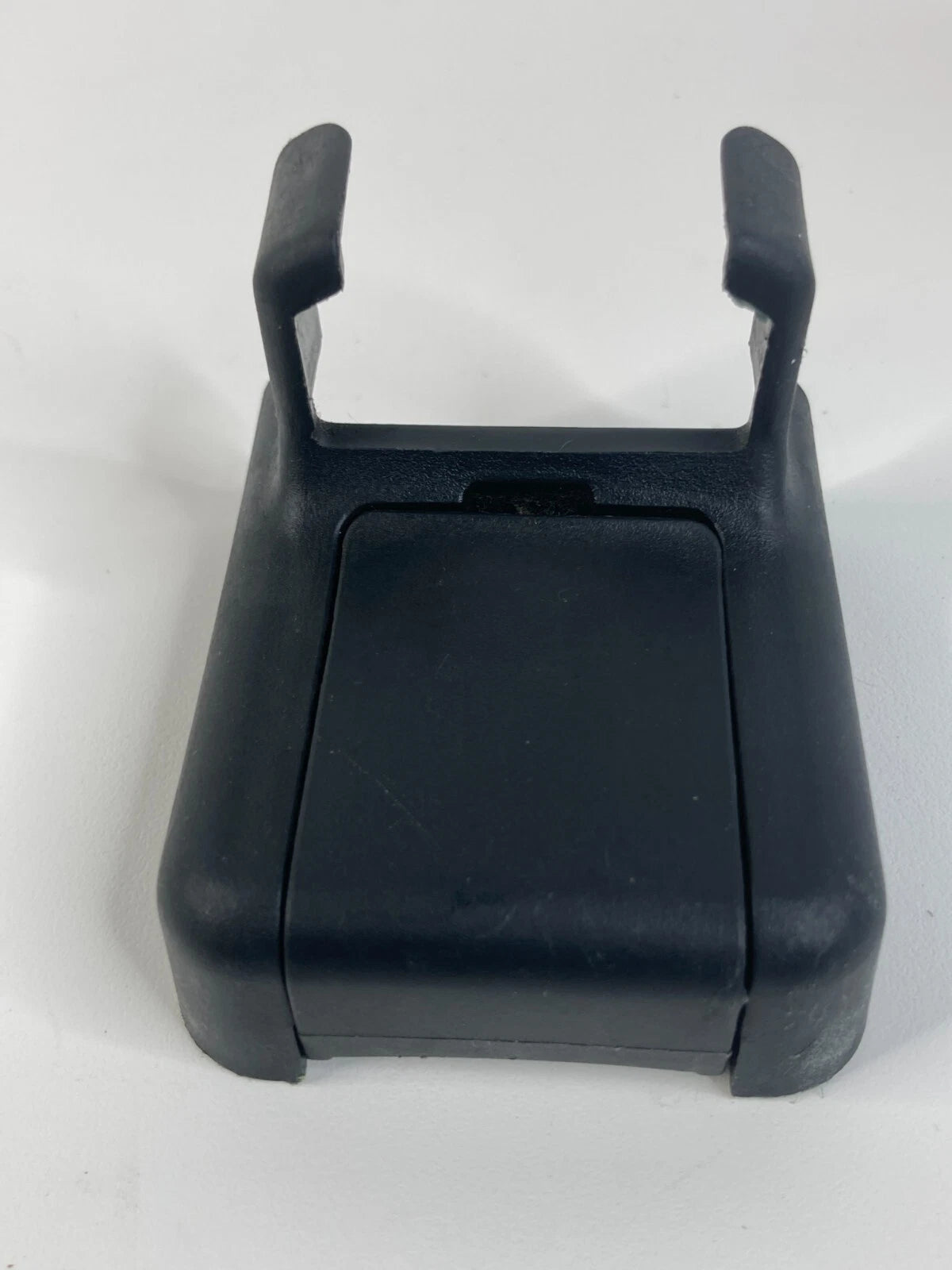 2011-2014 HYUNDAI SONATA FRONT LEFT SEAT TRACK FLOOR COVER END CAP BEZEL OEM