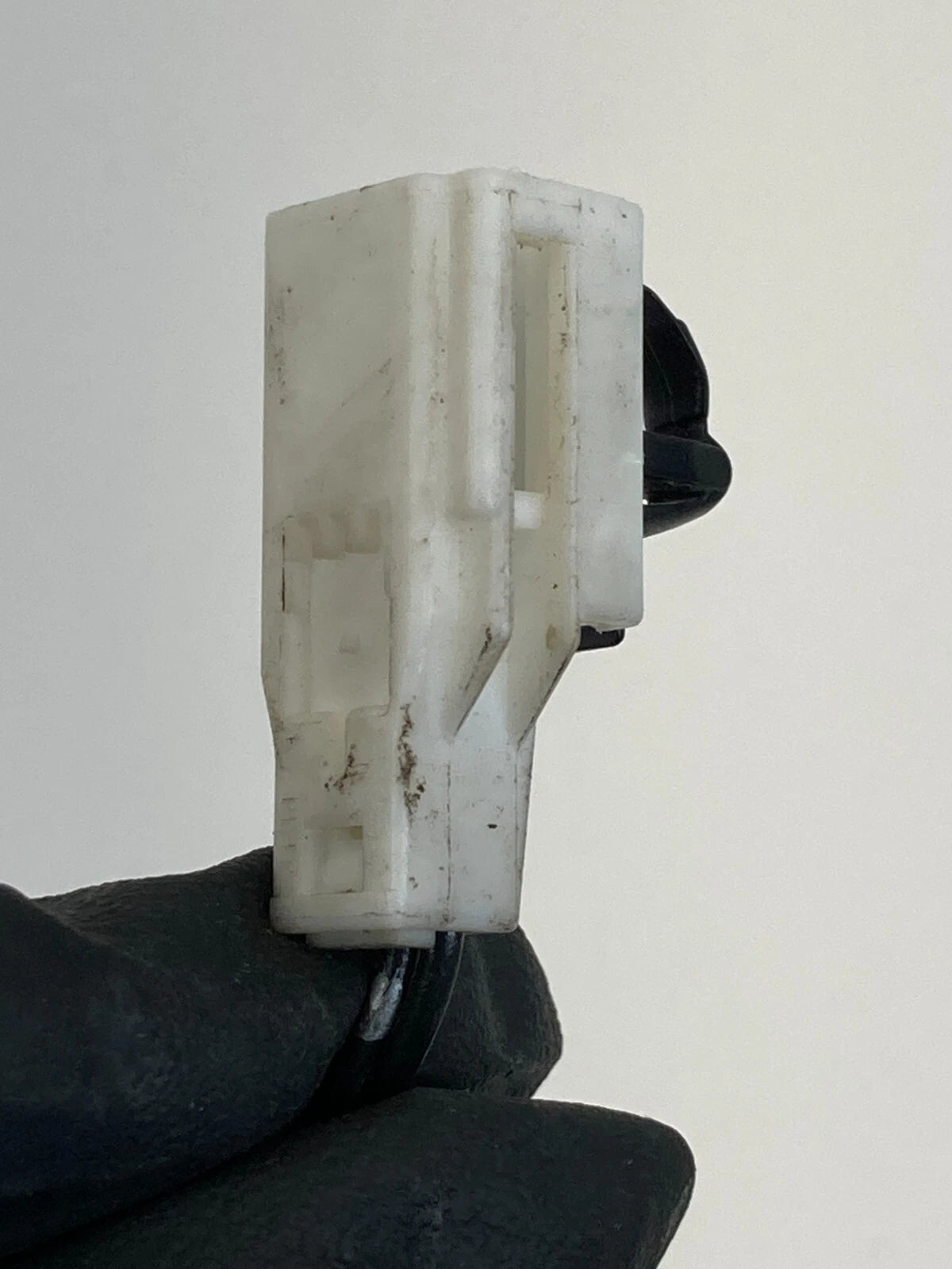 2001-2004 NISSAN PATHFINDER FRONT CENTER CONSOLE ASHTRAY ASH TRAY LIGHT LAMP