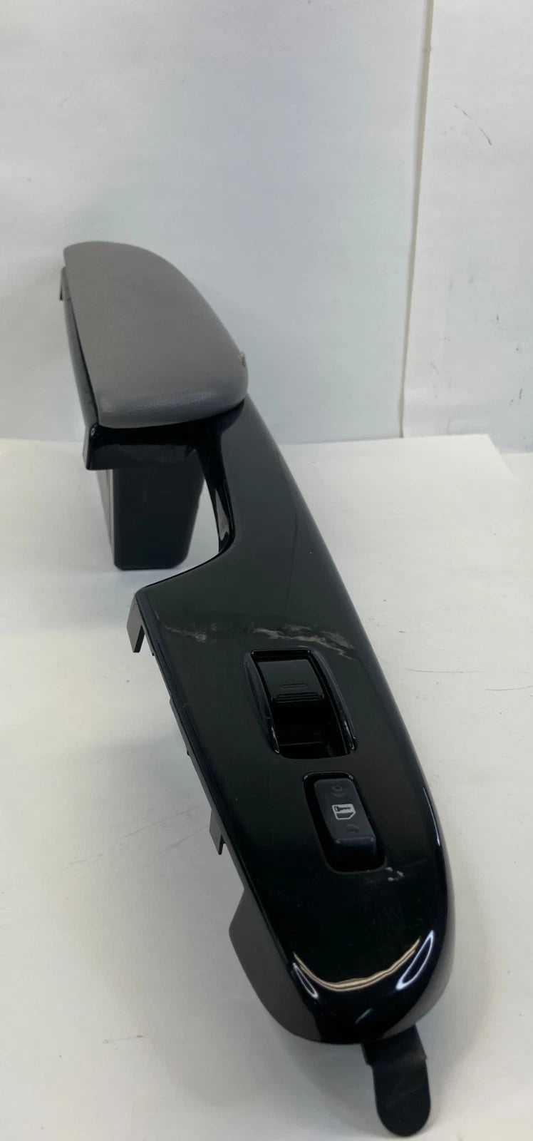 04-10 TOYOTA SIENNA FRONT RIGHT WINDOW SWITCH W/ ARMREST BEZEL 74231AE020 OEM