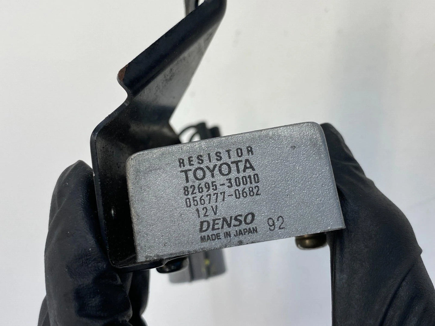 1998-2005 LEXUS GS300 DAYTIME RUNNING LIGHT RESISTOR CONTROL MODULE 82695-30010
