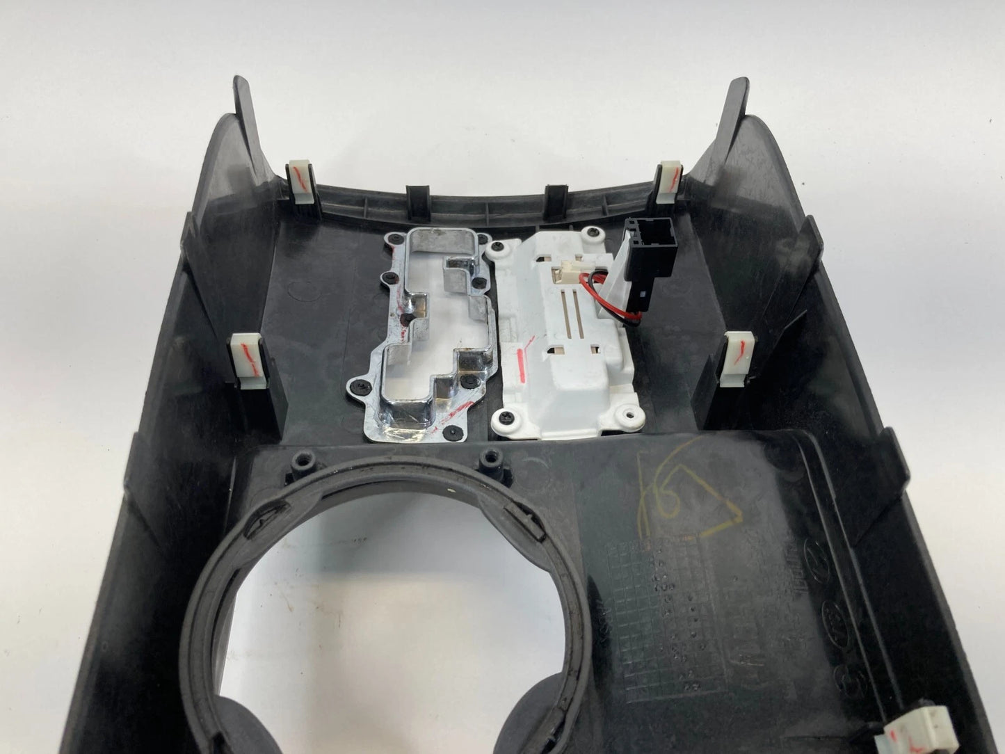 07 08 09 10 HYUNDAI ELANTRA CENTER CONSOLE SHIFTER BEZEL W CUP HOLDER 846502H100