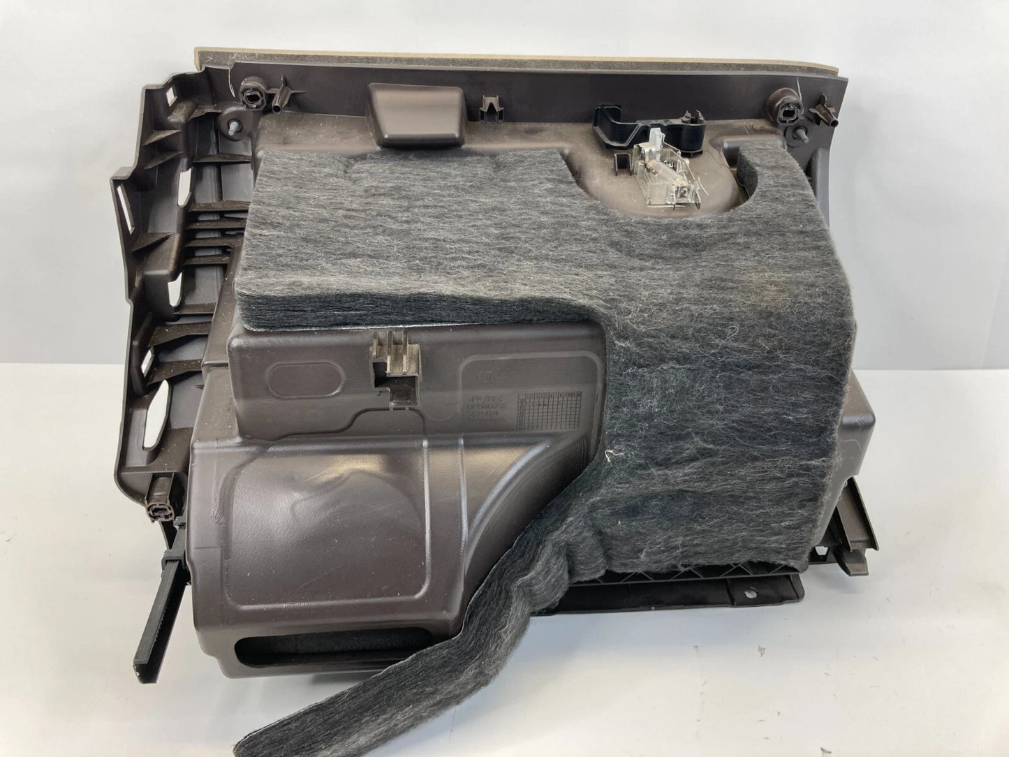 2011 2012 2013 BUICK REGAL FRONT DASH GLOVE BOX GLOVEBOX STORAGE COMPARTMENT OEM