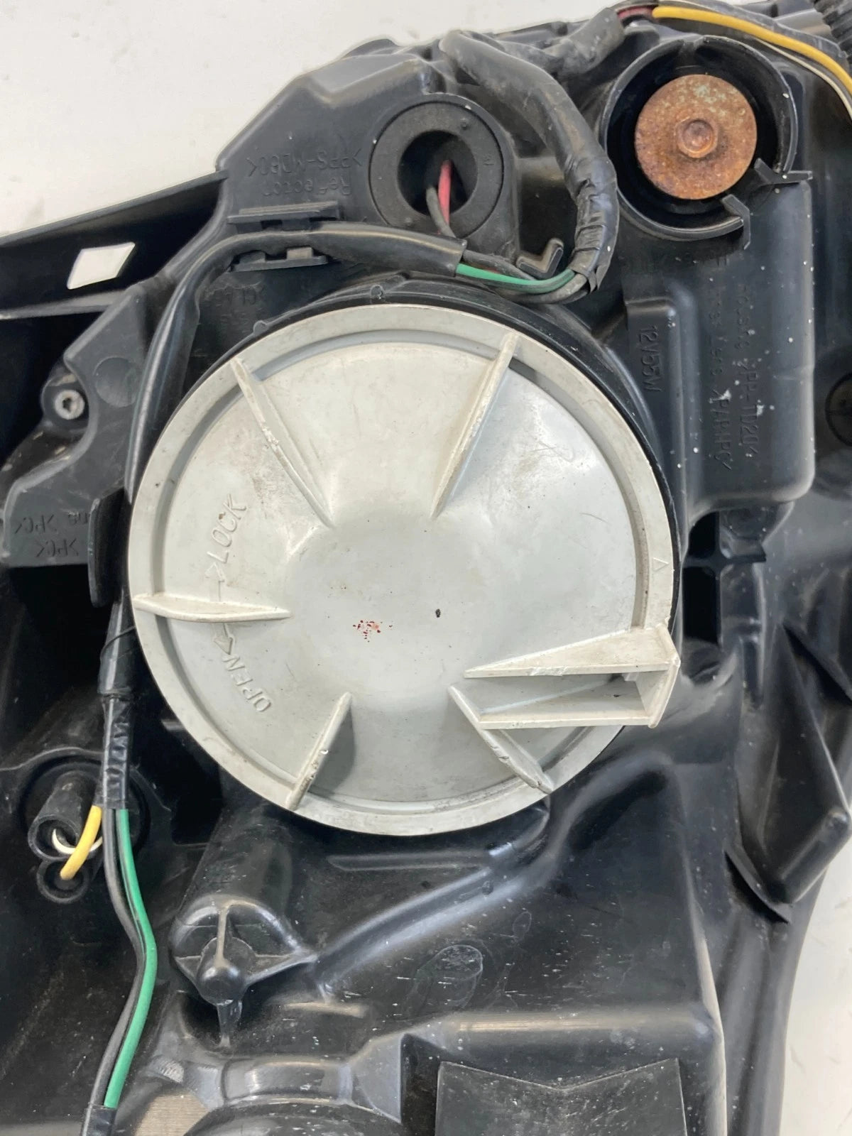 2010 SUBARU OUTBACK FRONT PASSENGER RIGHT SIDE HEADLIGHT LAMP ASSEMBLY OEM