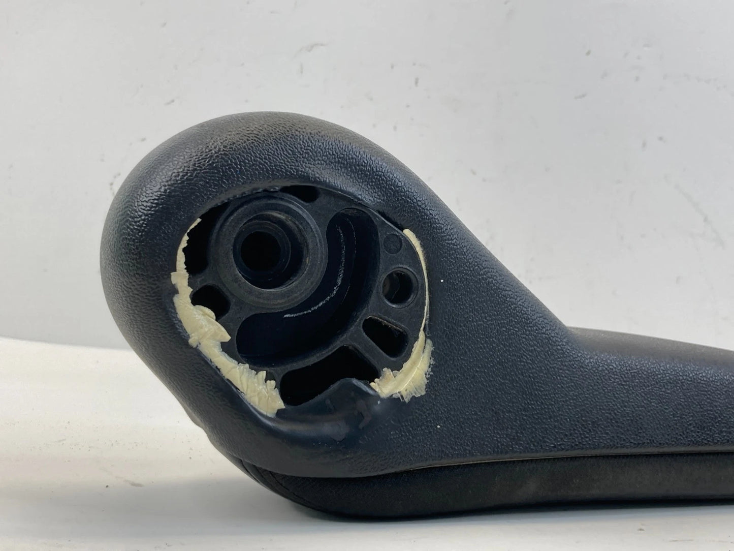2011-2016 CHRYSLER TOWN & COUNTRY FRONT LEFT SEAT ARMREST ARM REST OUTER OEM
