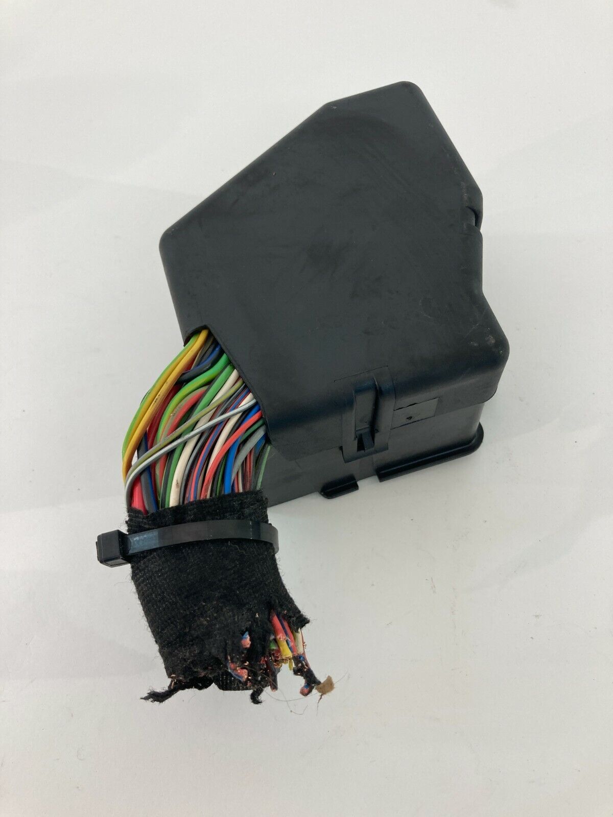 1998-2004 Audi A6 AT Fuse Box Fusebox Relay Engine Compartment OEM