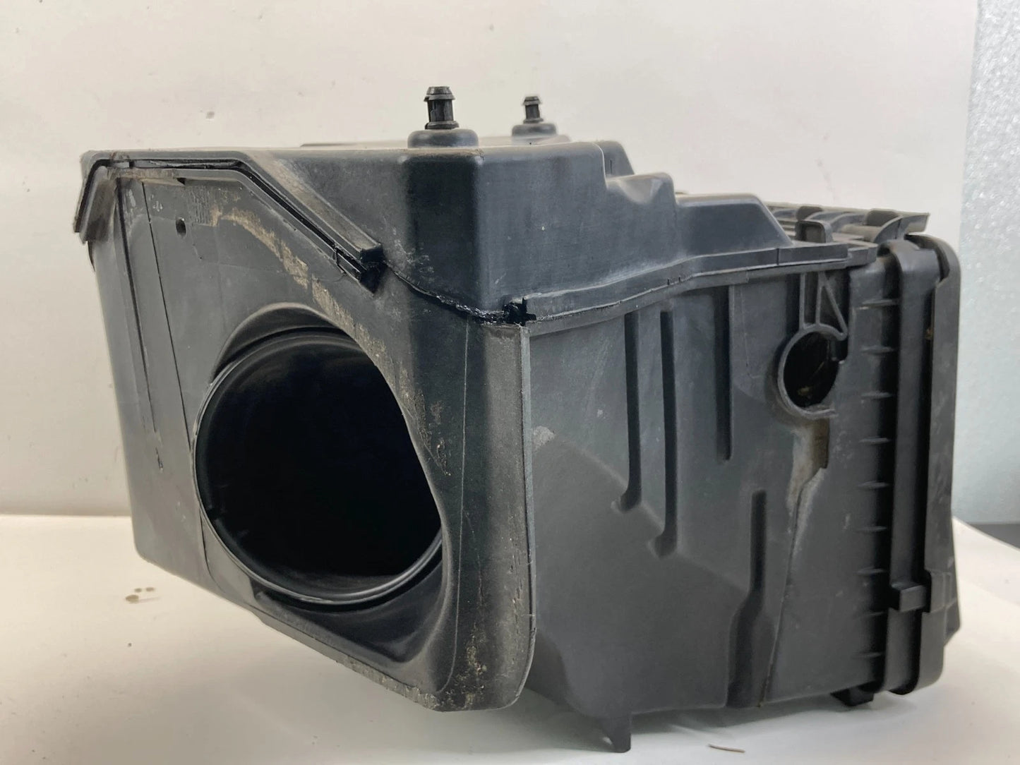 2000-2005 CHEVROLET MONTE CARLO 3.8L AIR INTAKE CLEANER BOX ASSEMBLY OEM