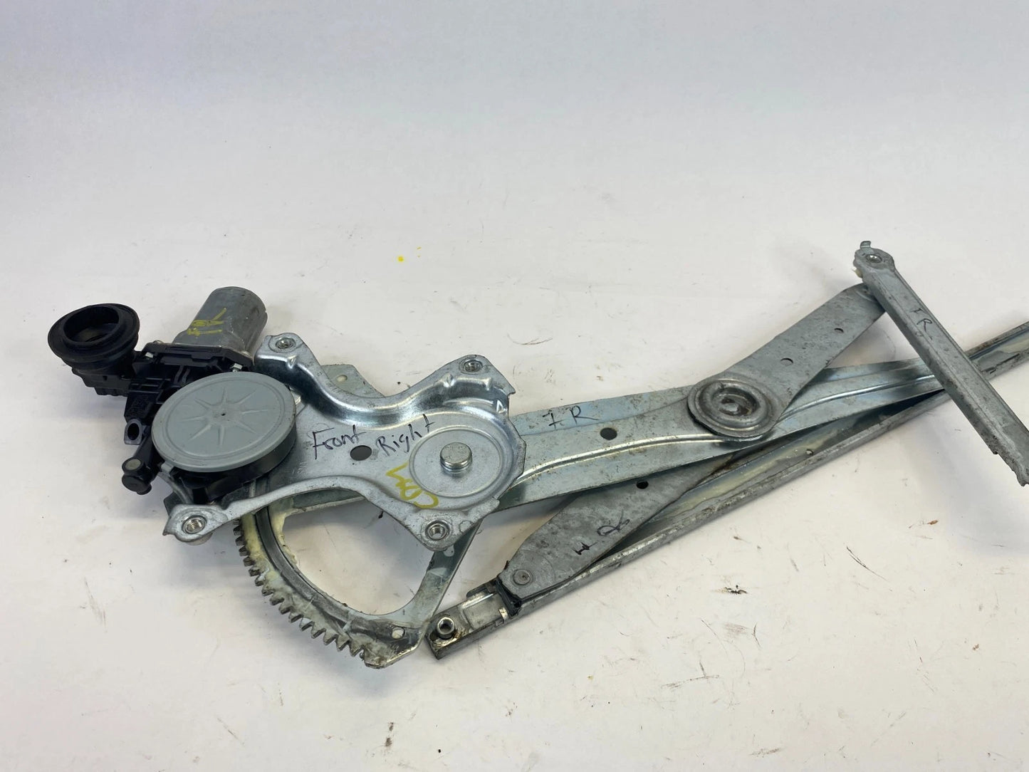 09-19 TOYOTA COROLLA FRONT RIGHT DOOR POWER WINDOW MOTOR REGULATOR 85710-AE010