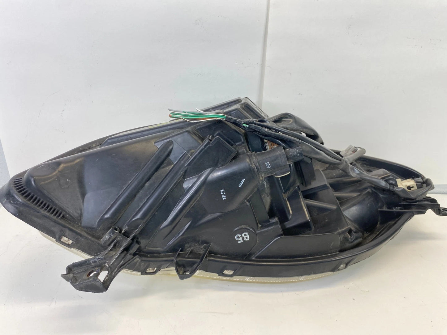 2009-2011 TOYOTA YARIS HATCHBACK FRONT LEFT DRIVER SIDE HEADLIGHT HEAD LAMP OEM