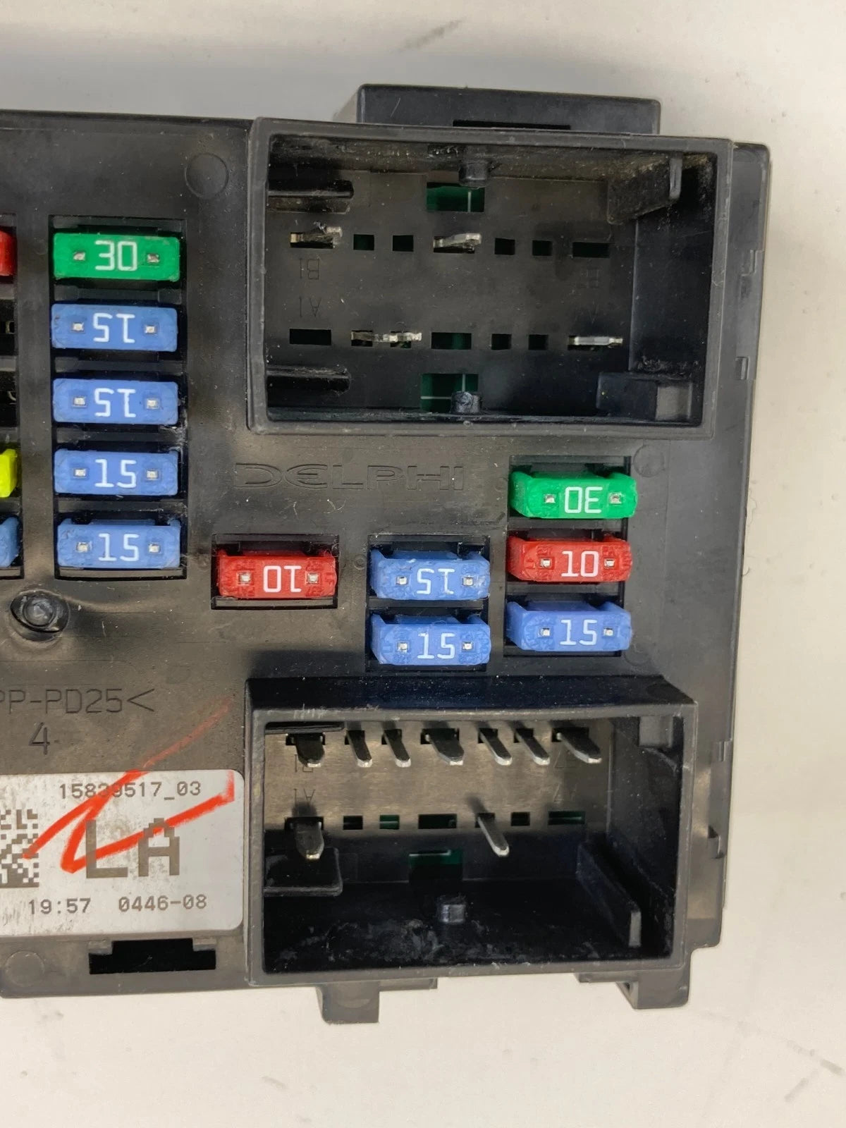 2007 GMC YUKON CHEVY TAHOE INSTRUMENT PANEL FUSE RELAY BOX COMPARTMENT 15839517