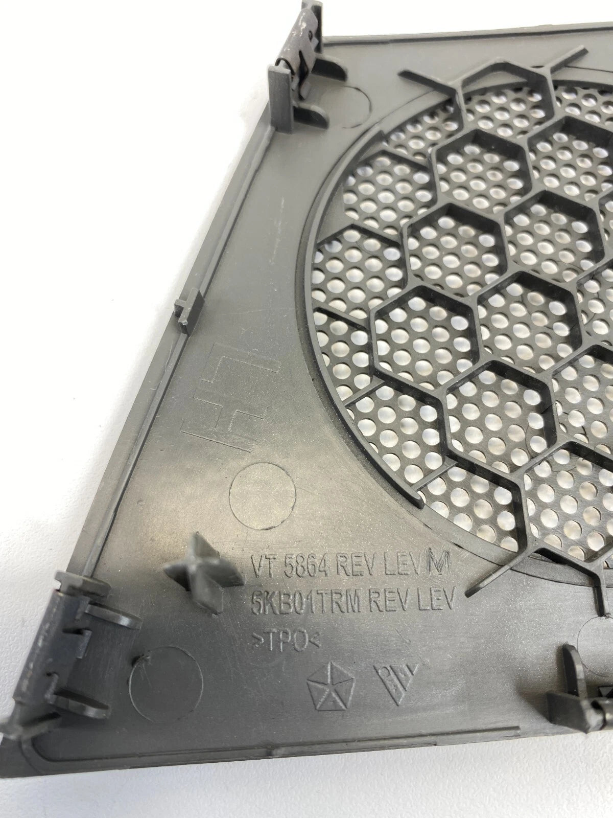 2005-2007 JEEP GRAND CHEROKEE DASH LEFT DRIVER SIDE SPEAKER GRILLE COVER OEM
