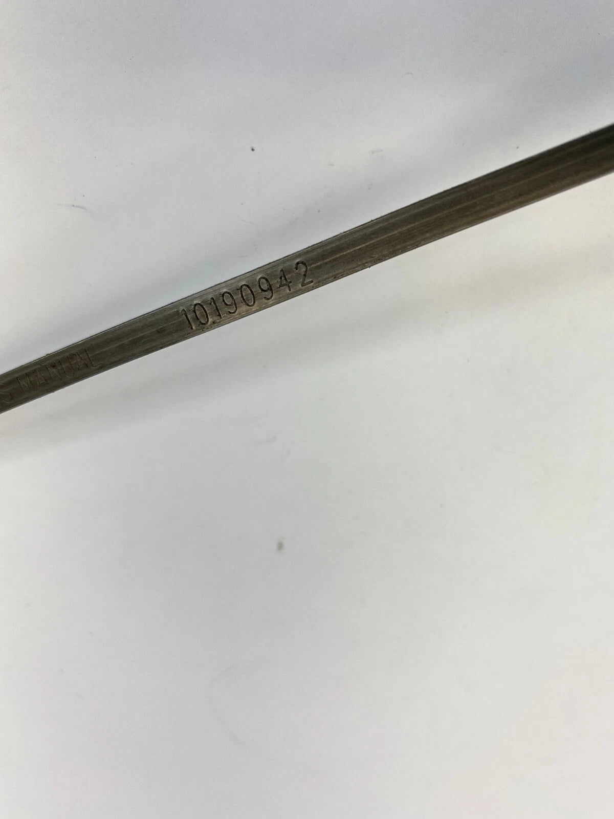 2000 CADILLAC ESCALADE 5.7L ENGINE OIL FLUID LEVEL DIPSTICK INDICATOR 10190942