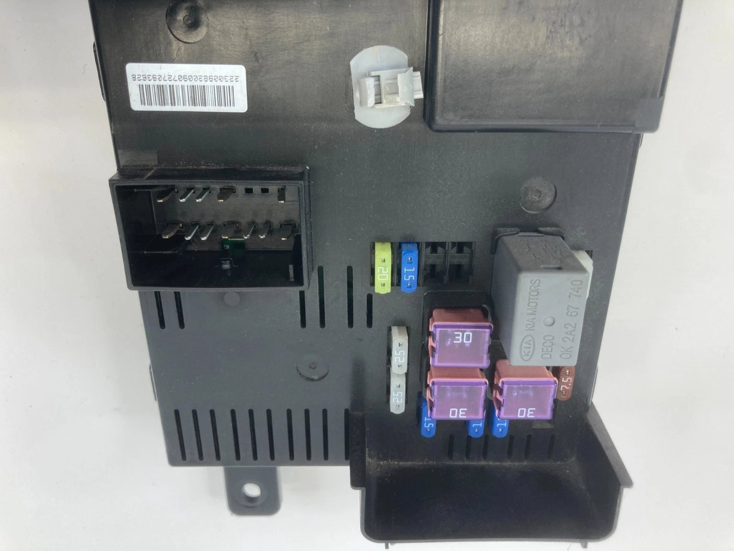 2006-2010 KIA SEDONA 3.8L V6 REAR QUARTER PANEL FUSE BOX BODY CONTROL MODULE OEM