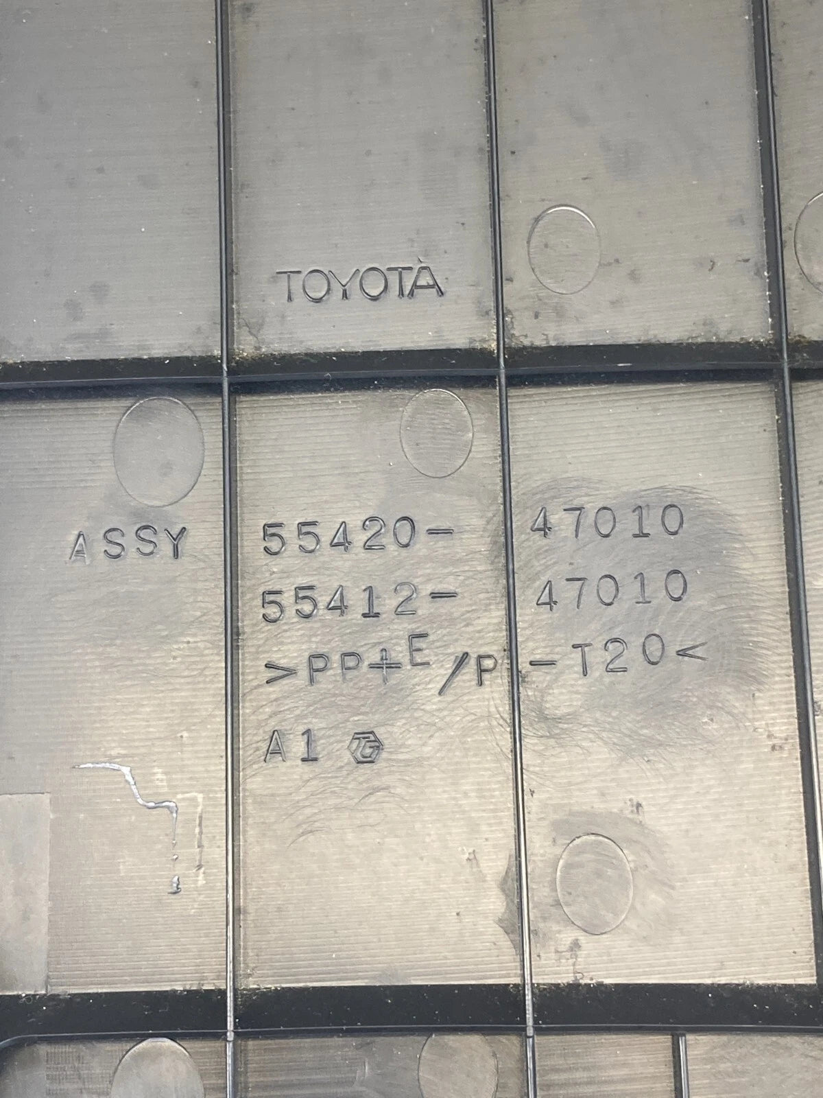 04-09 TOYOTA PRIUS FRONT CENTER DASH UPPER COMPARTMENT COVER 55420-47010 OEM