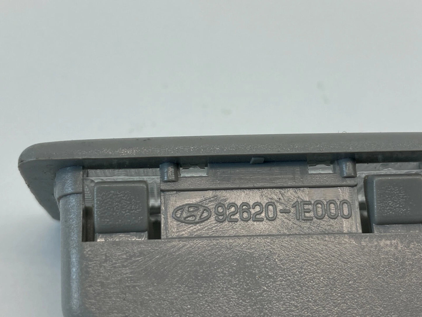 2006-2011 HYUNDAI ACCENT HATCHBACK GLOVE BOX LIGHT LAMP ASSEMBLY 92620-1E000 OEM