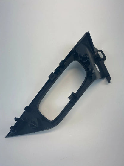 13-18 NISSAN ALTIMA SEDAN FRONT RIGHT SIDE INNER DOOR HANDLE BEZEL TRIM 80964-3T