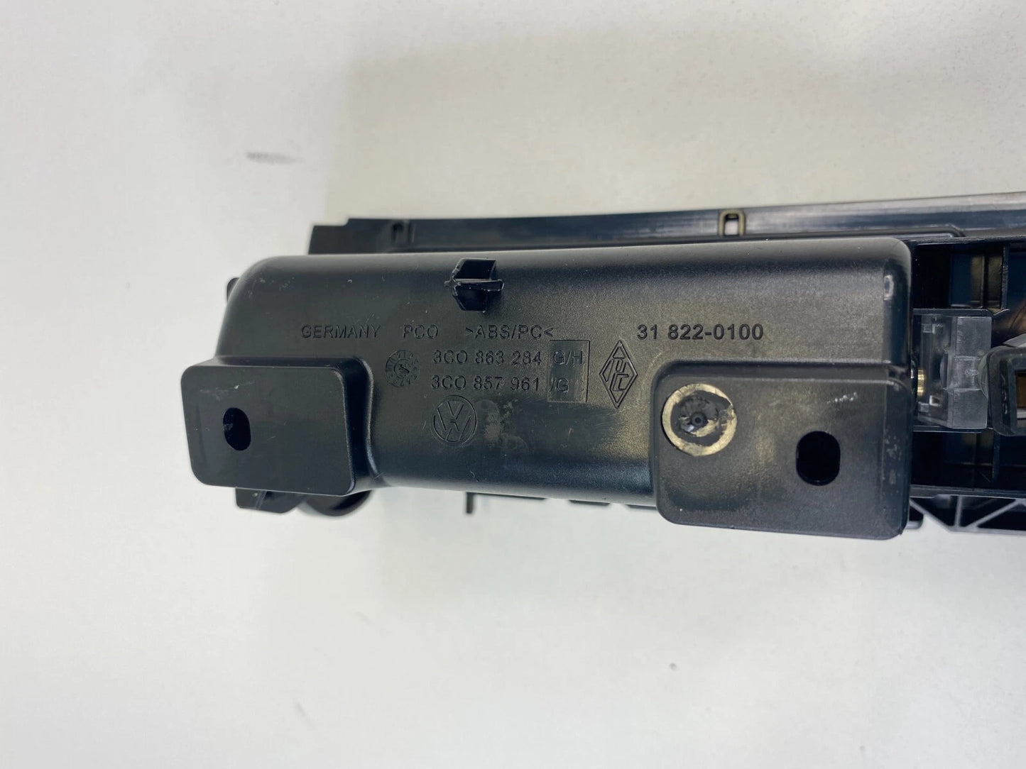 06 07 08 09 10 VOLKSWAGEN PASSAT CENTER CONSOLE ASHTRAY POWER OUTLET 3C0863284